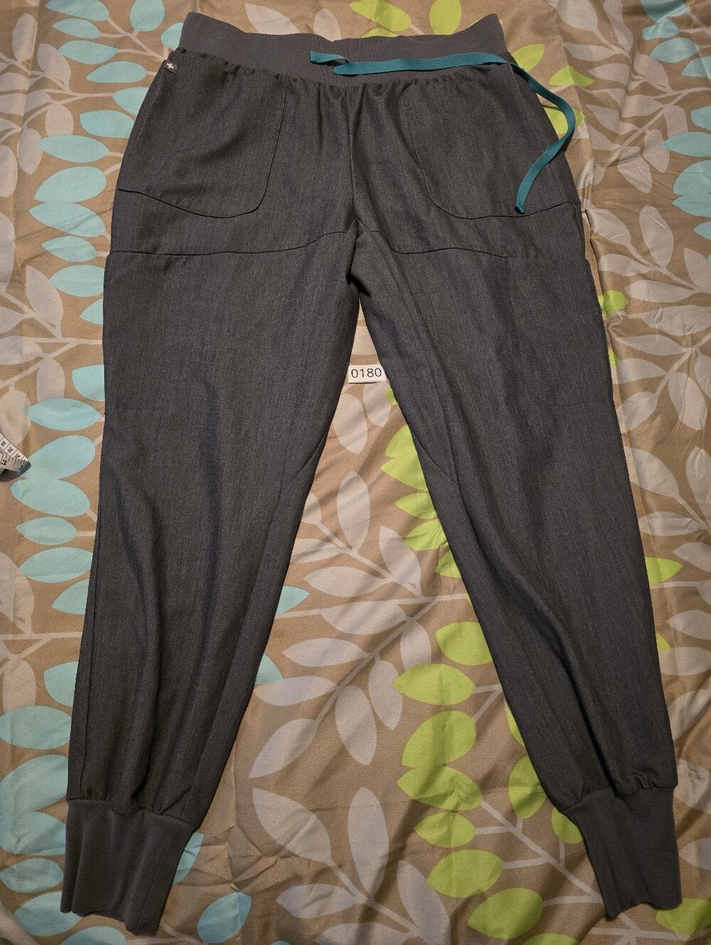 Figs Heather Grey Jogger Scrub Pants, Large Womens